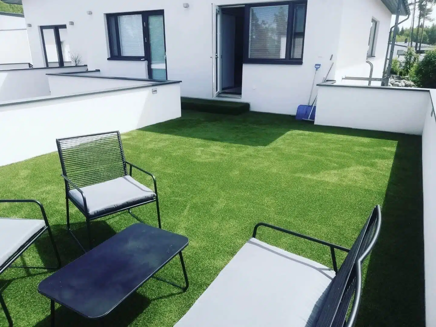 Tekonurmi parvekkeelle/terassille 4 Tekonurmikattoterassilla J PHelenius.jpeg